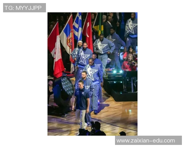 勇士队全明星球员齐聚一堂,训练备战新赛季 勇士队全明星球员齐聚一堂,训练备战新赛季