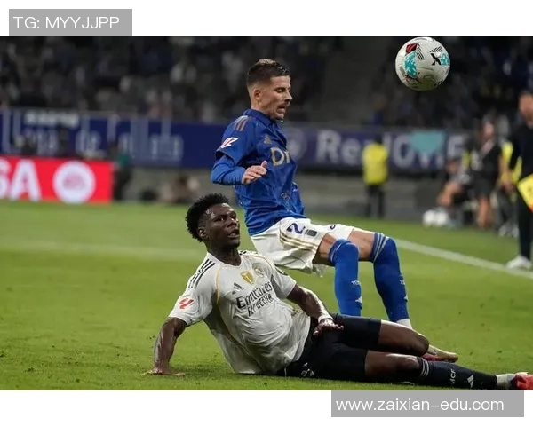 西甲豪门加盟巴塞罗那跨界跳槽，引发球迷热议